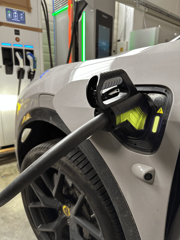 EcoG charging hardware